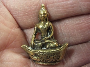 buddha sitting on