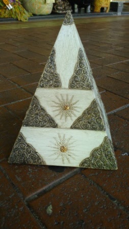 white pyramid box.01